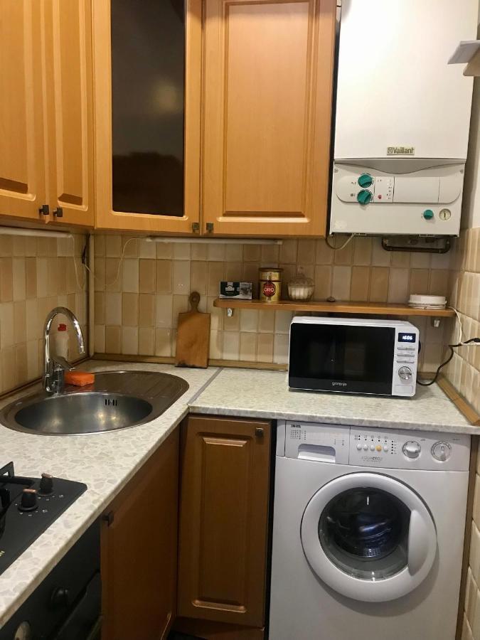 Family Apartment Near The University チェルニウツィー エクステリア 写真