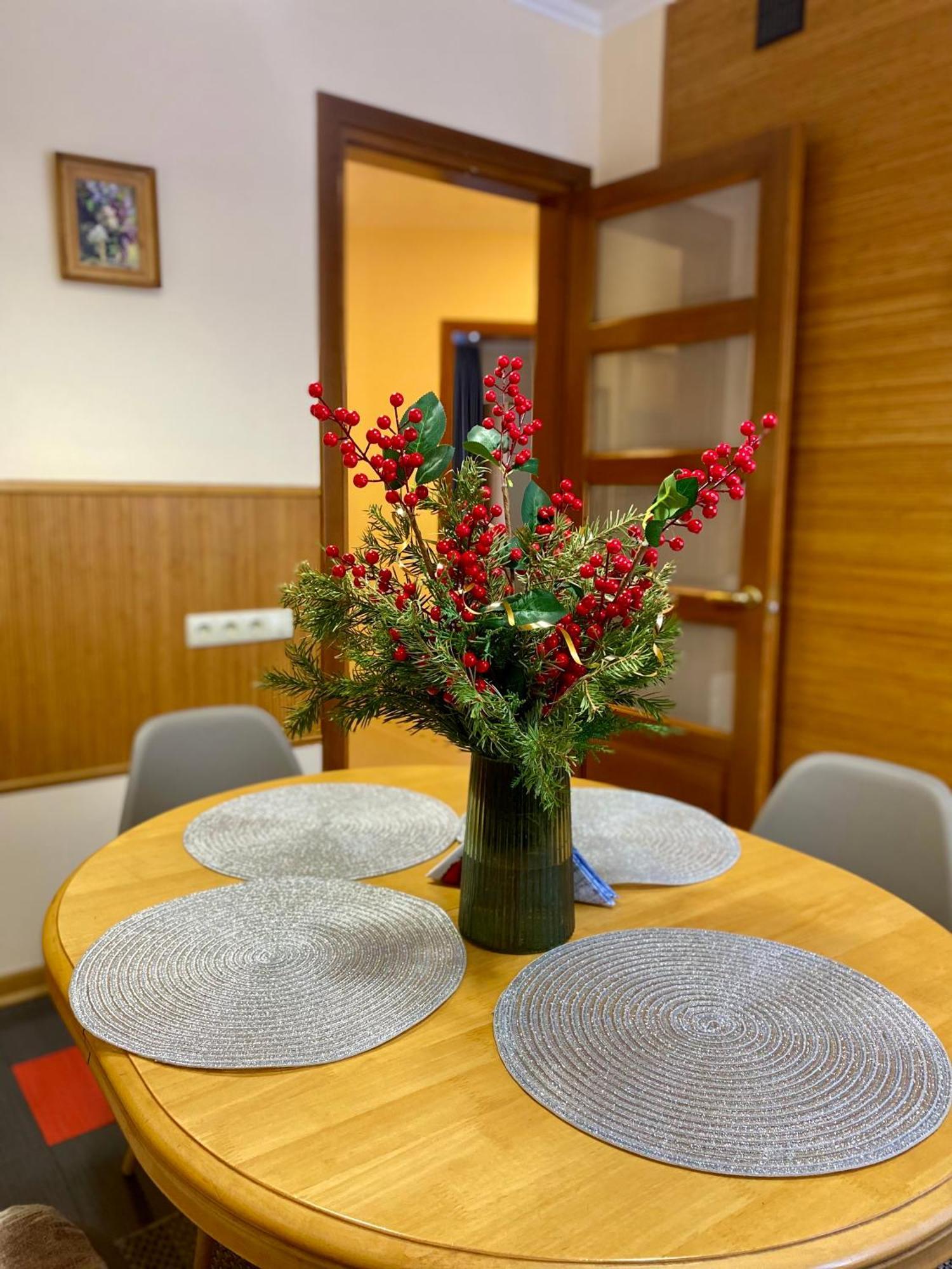 Family Apartment Near The University チェルニウツィー エクステリア 写真